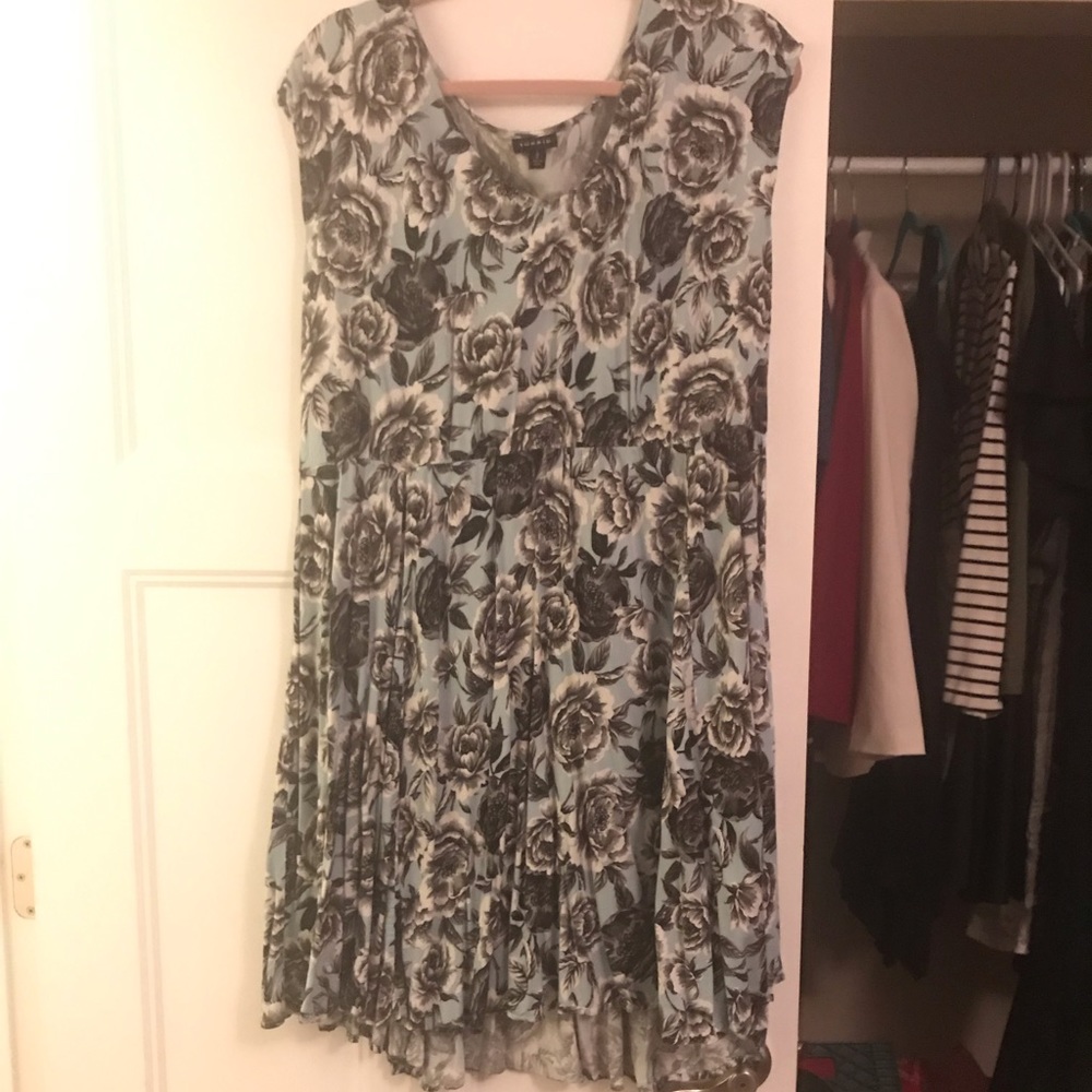 Black, White, & Mint floral dress TORRID SZ 2